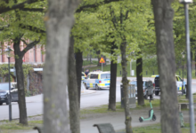 صورة الشرطة السويدية تطوق منطقة بها السفارة الإسرائيلية في ستوكهولم