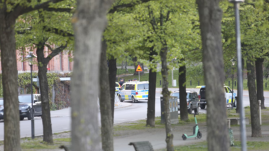 صورة الشرطة السويدية تطوق منطقة بها سفارة إسرائيل في ستوكهولم