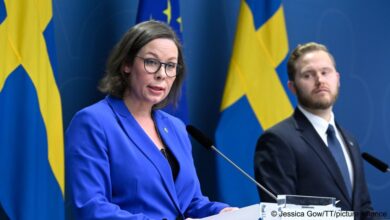 صورة الحكومة السويدية تدرس خطة لترحيل المهاجرين الذين يرتكبون جرائم “بسيطة”