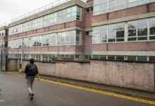 صورة دراسة: غالبية مدارس بريطانيا تعاني من العفن والرطوبة والثقوب في الجدران