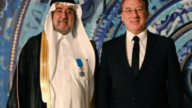 صورة فرنسا تمنح رئيس “مركز الخليج للأبحاث” وسام الاستحقاق الوطني برتبة فارس