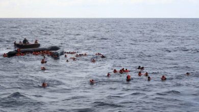 صورة وفاة وفقدان العشرات في غرق قاربين قبالة سواحل إيطاليا