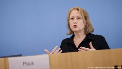 صورة وزيرة ألمانية: الشعور بالوحدة يضر بالديمقراطية