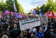 صورة مئات الآلاف يتظاهرون ضد اليمين المتطرف في مدن فرنسا