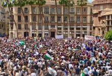 صورة الآلاف في إسبانيا يتظاهرون ضد السياحة الجماعية