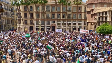 صورة الآلاف في إسبانيا يتظاهرون ضد السياحة الجماعية