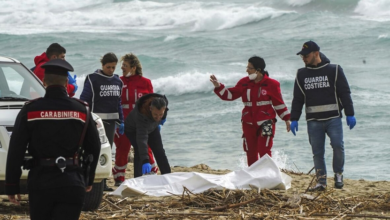 صورة انتشال جثث 17 مهاجرا قبالة سواحل إيطاليا