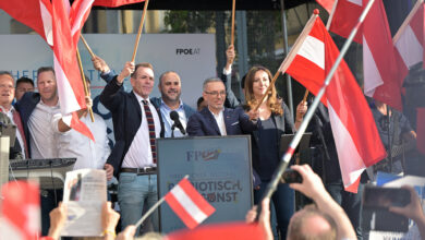 صورة اليمين المتطرف يتأهب لتصدر انتخابات البرلمان الأوروبي في النمسا