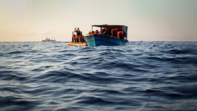 صورة إنقاذ 60 مهاجرا قبالة سواحل إيطاليا