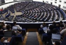 صورة البرلمان الأوروبي بصدد إنشاء هيئة مراقبة لإنفاذ قانون الذكاء الاصطناعي