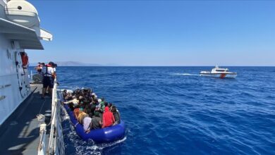 صورة إنقاذ 20 مهاجرا قبالة سواحل بتركيا