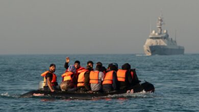 صورة وصول 1,139 مهاجرا إلى بريطانيا عبر بحر المانش في يومين