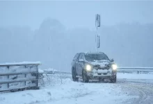 صورة الثلوج الكثيفة تعطل الحياة اليومية في أجزاء كبيرة من بريطانيا